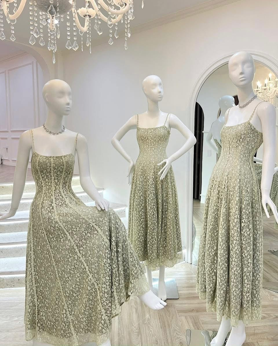 Pre-order: Analisse Dress (Cream Color Left)
